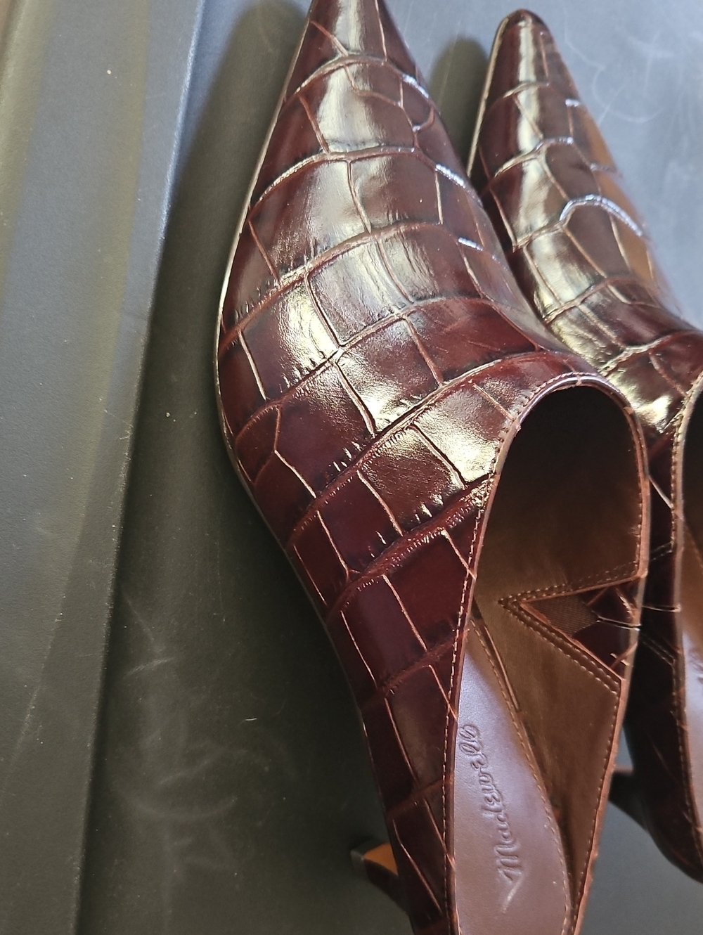 MADEWELL Pointed Toe Croc-Embossed Leather Women’s Heels — Burgundy SIZE 7.5